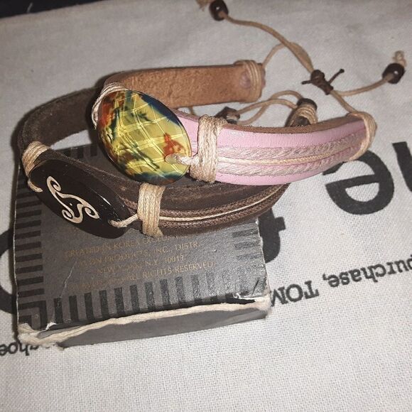 2 adjustable thick leather Hawaiin bracelets - Picture 4 of 6